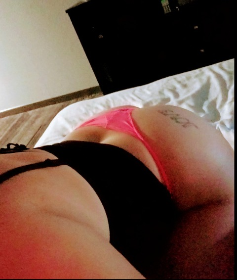 aprillynn35 onlyfans leaked picture 2