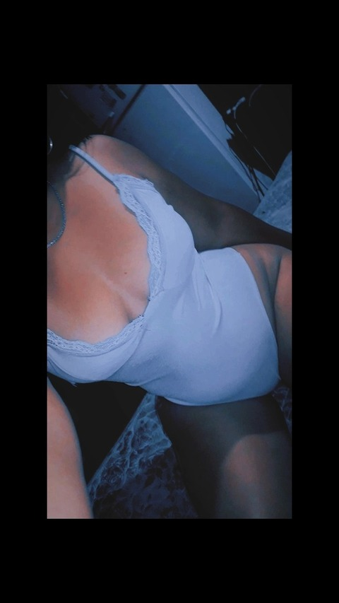 liizlamorocha onlyfans leaked picture 1