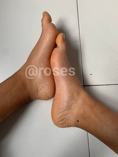 roses.official onlyfans leaked picture 1