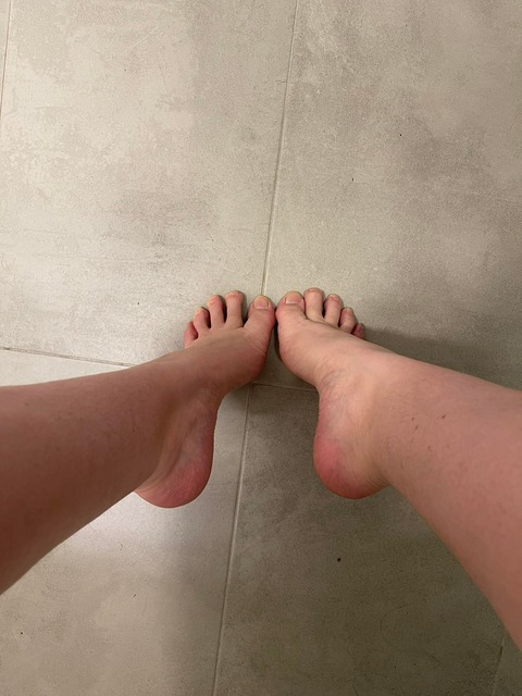 sweeetfeet96 onlyfans leaked picture 1