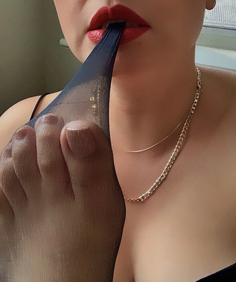 the-queen onlyfans leaked picture 1